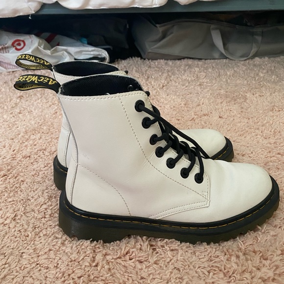 white doc martens excellent condition with lots of life left - Picture 3 of 3